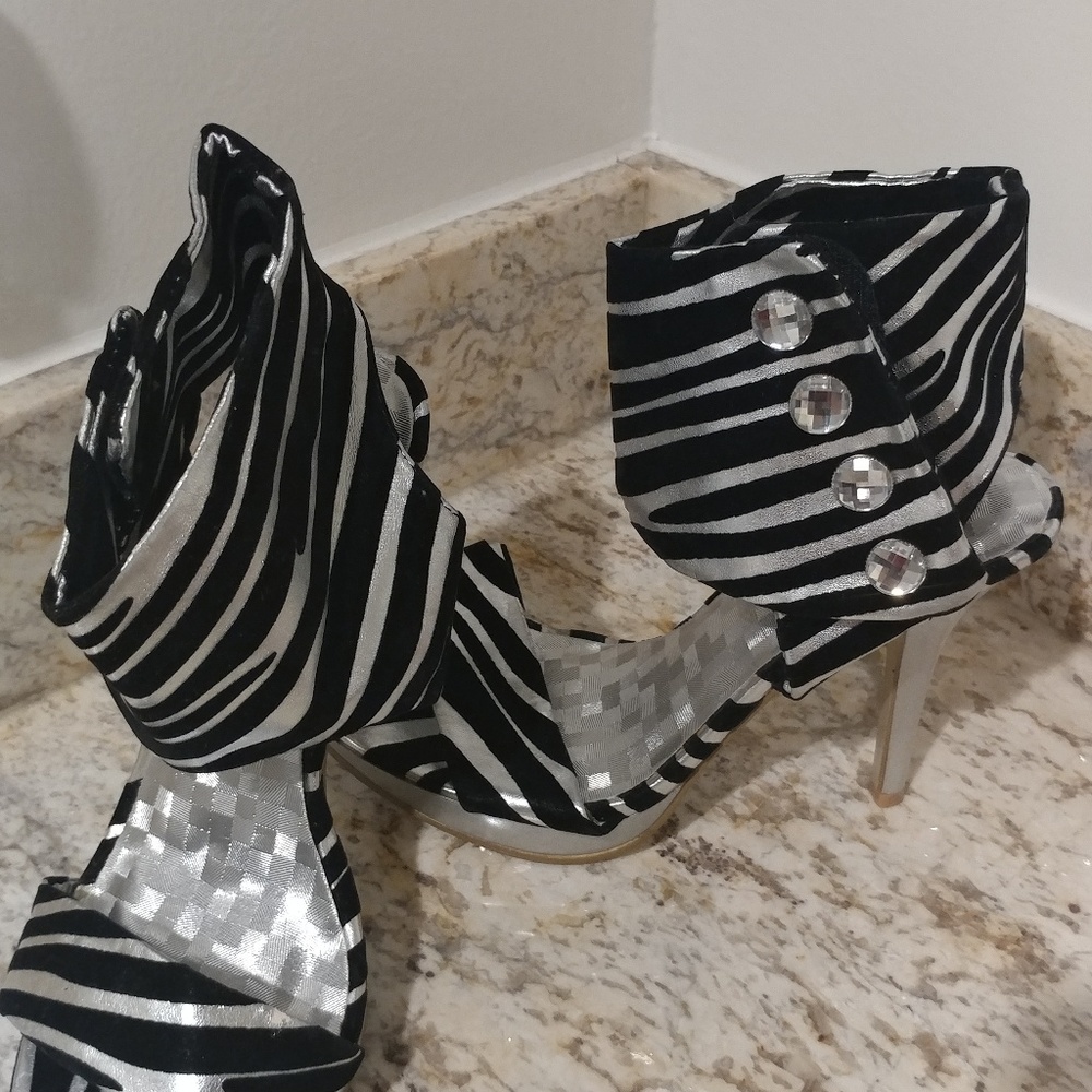 Sandals - Picture 5 of 5